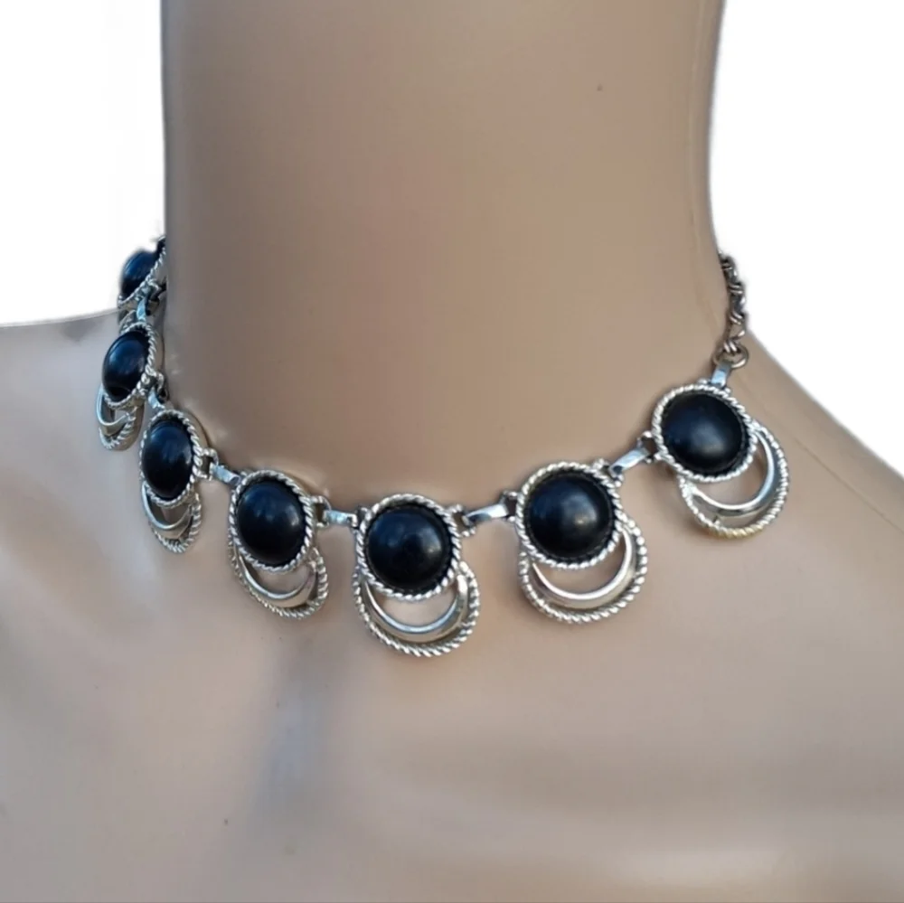 🖤 1959 Sarah Coventry "Bold and Beautiful" Black Cabochon Choker Necklace - Picture 2 of 8